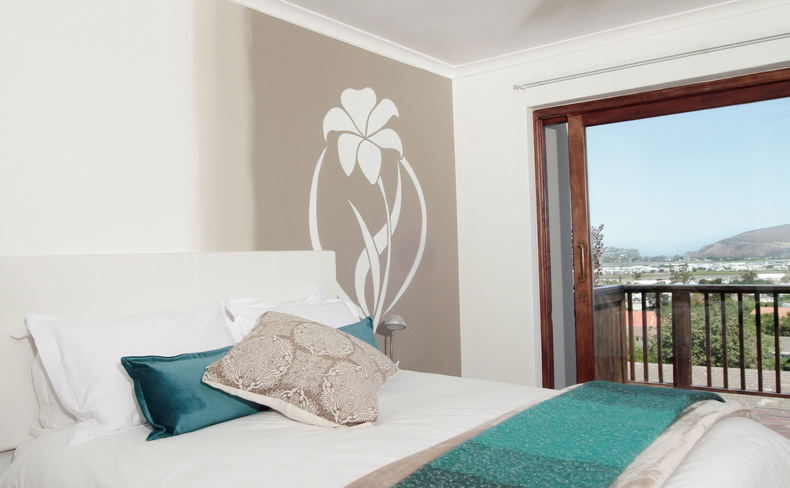 Room 3 with stunning view over Knysna Lagoon, Knysna Heads and the Knysna CBD Room 3 with stunning view over Knysna Lagoon, Knysna Heads and the Knysna CBD
