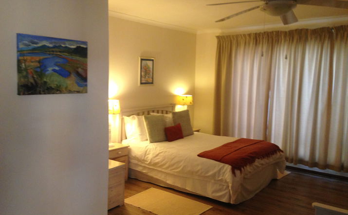 Room 1: Family room 