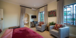 Suite 4 - Deluxe Manor Suite