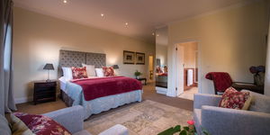 Suite 5 - Deluxe Manor Suite