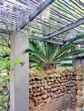  room 2 outdoor shower