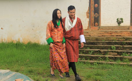 Bhutanese Traditional Dress, How to Wear Kira, Bhutanese Woman's Dress