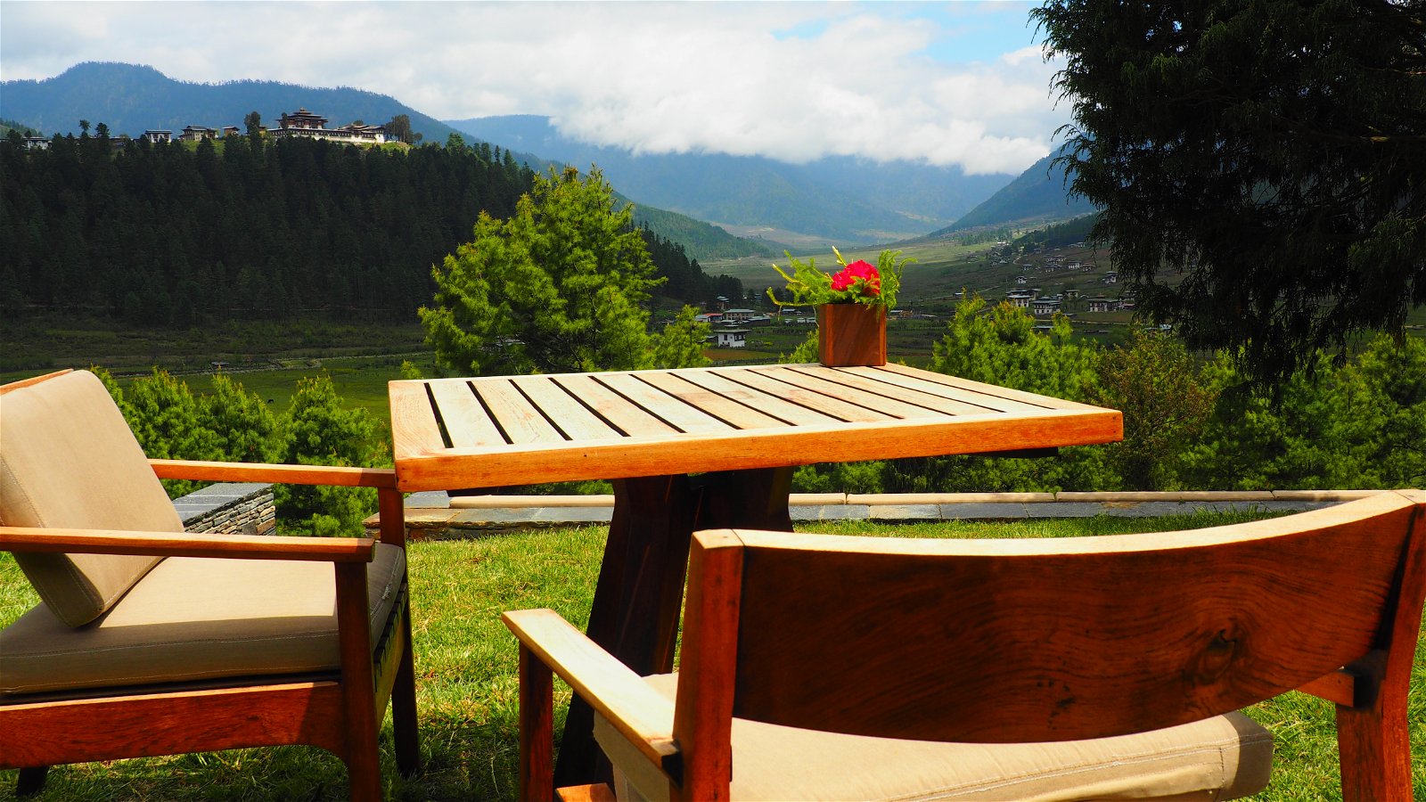 Bhutan Luxury Tour, Bhutan Luxury Holiday