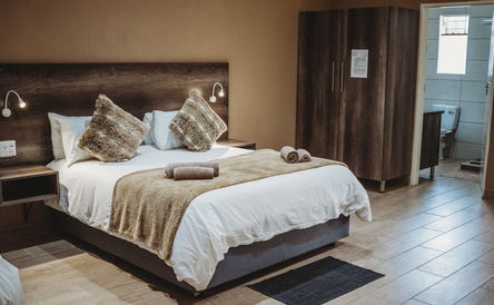 Self Catering Suite 13- Queen Bed & Single
