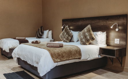 Self Catering Suite 14- Queen Bed & Single