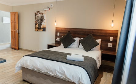 Self Catering Suite 10- Queen Bed