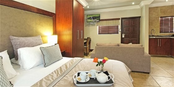 The Cheetah - Deluxe Suite Self Catering