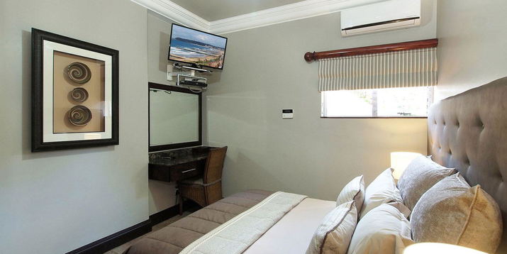The Den - Standard Suite Self Catering Unit