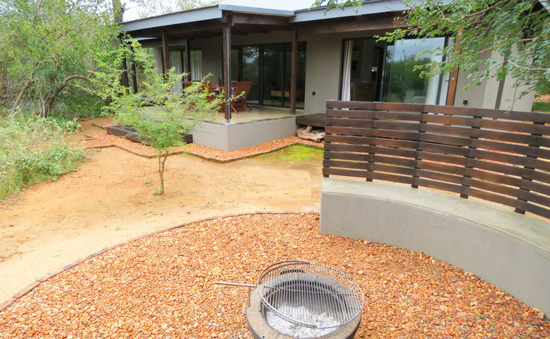 wild dog guest lodge Hoedspruit Kruger Park Villa #Hoedspruitvillas wild dog guest lodge Hoedspruit Kruger Park Villa #Hoedspruitvillas