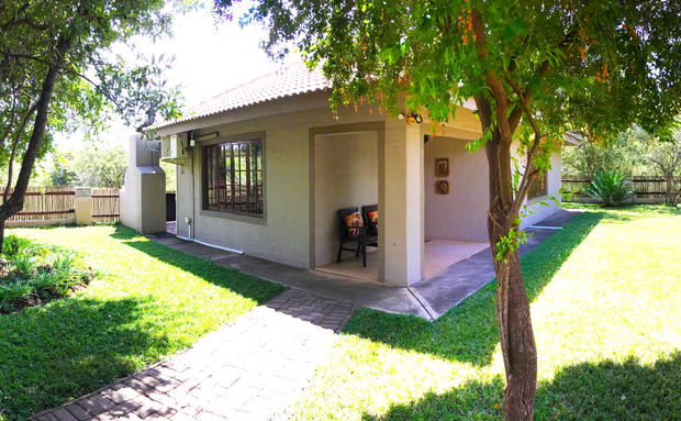 Wild dog guest lodge hoedspruit kruger park accommodation Wild dog guest lodge hoedspruit kruger park accommodation