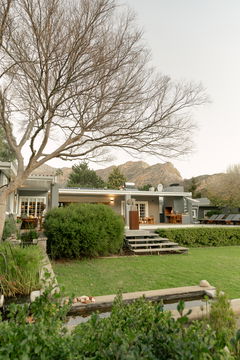 Private guesthouse in Montagu with mountain views