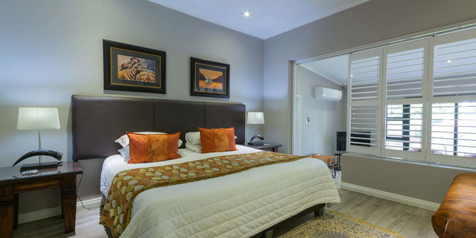 Queensrest 2: open-plan unit, sleeps 4