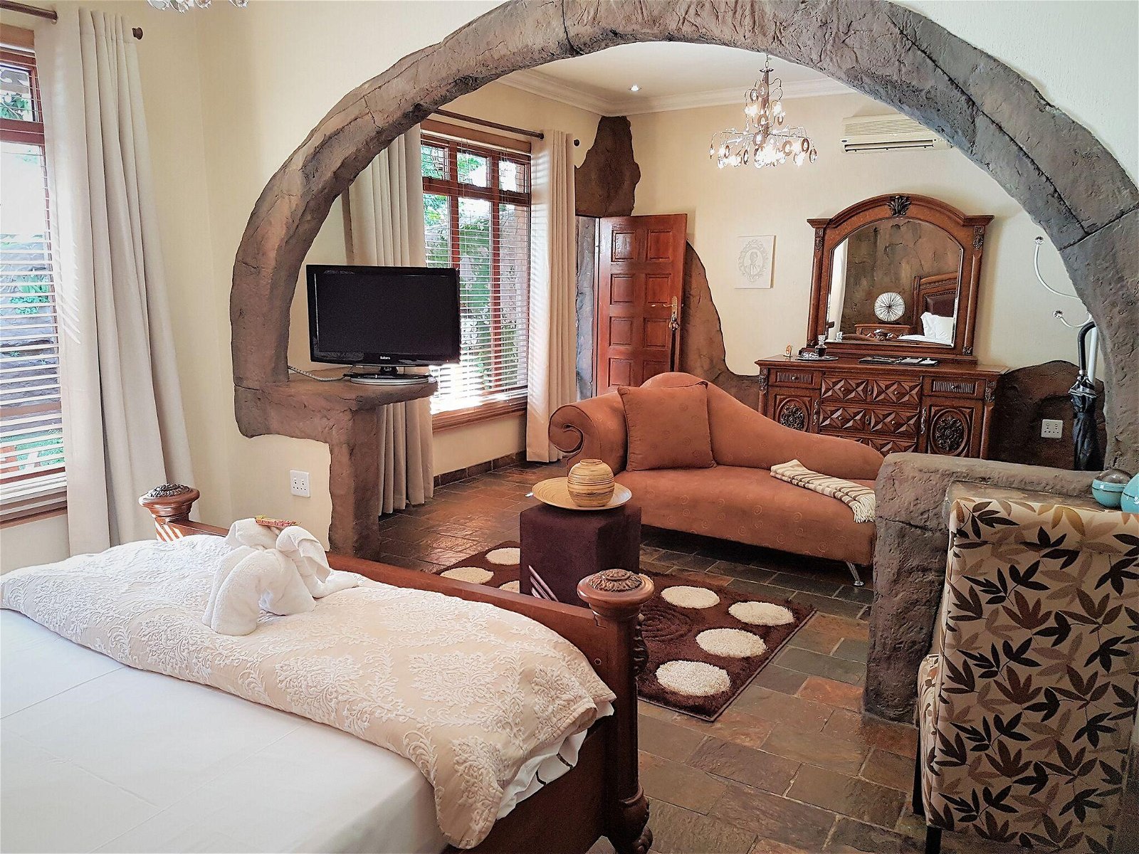Mother of Pearl Deluxe Suite @61OnIreland