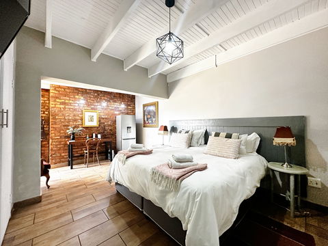 Olive Room with King size bed