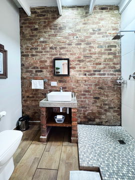 Willow room bathroom