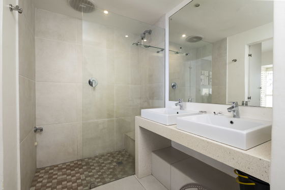 Main en suite