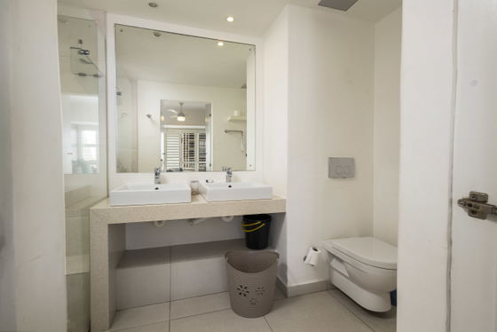 Main en suite