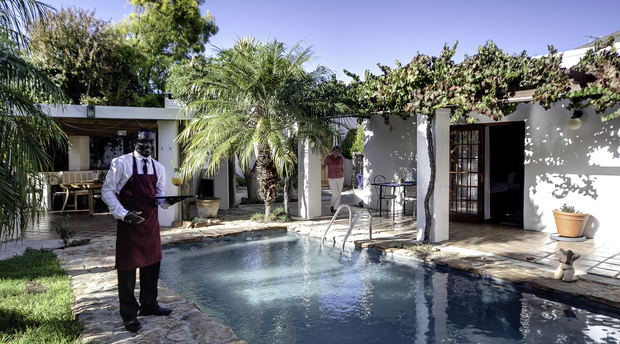 GUBAS DE HOEK - RELAX BY THE POOL. GUBAS DE HOEK - RELAX BY THE POOL.