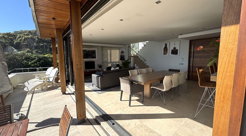 Villa 2 - inside outside living Villa 2 - inside outside living