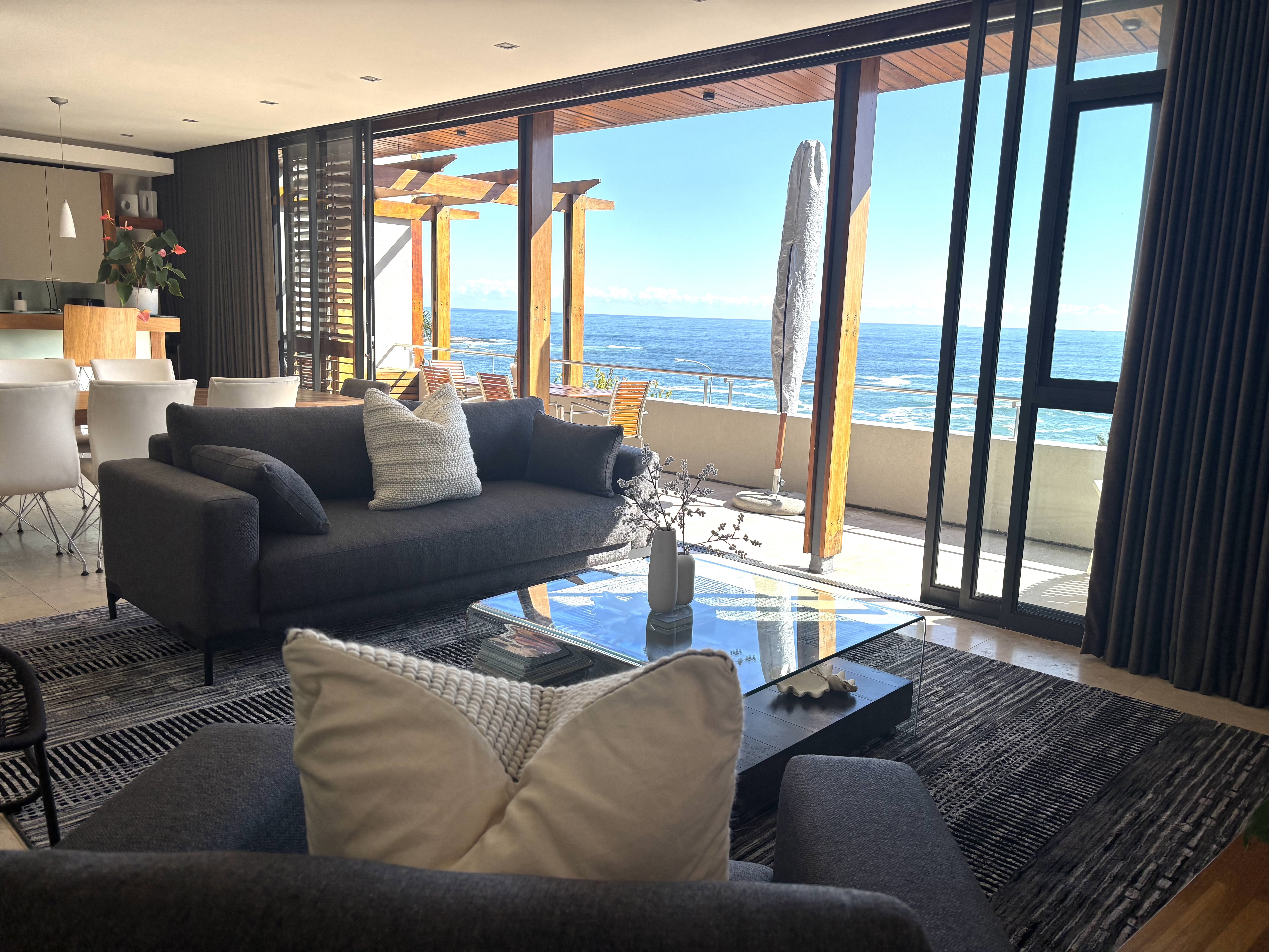 Villa 2 lounge area