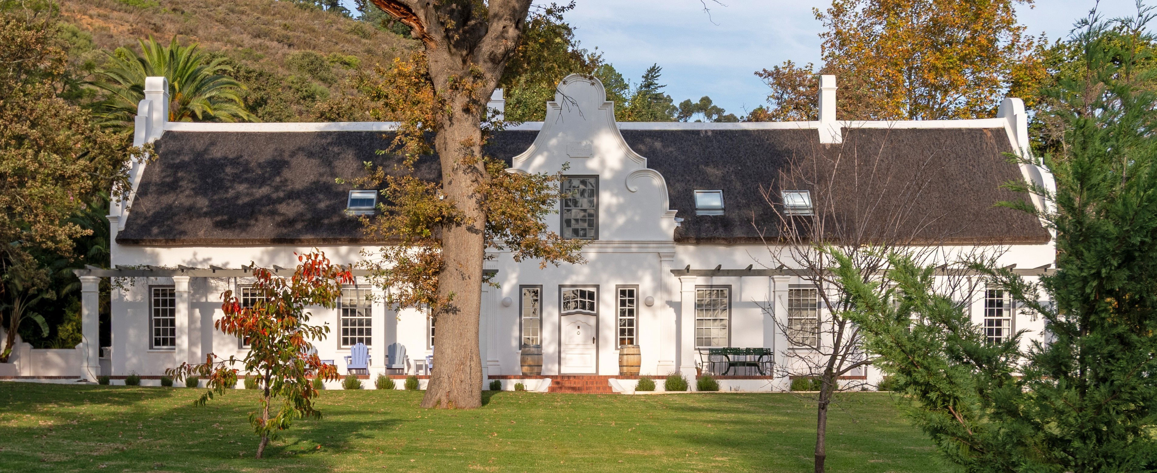 Manor house, sleeps family, friends, groups, business strategic sessions, think tank sessions, small scale conferencing.  Cape Dutch Winelands home. Short rental. long rental