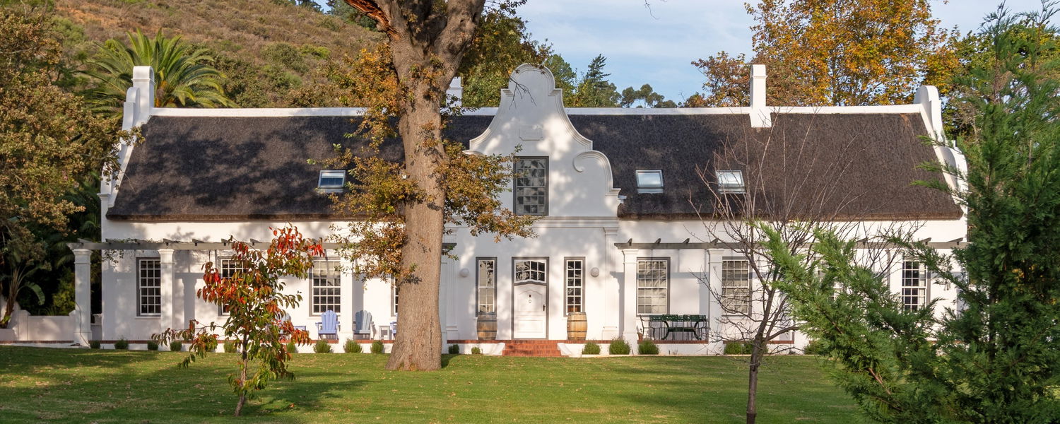Manor house, sleeps family, friends, groups, business strategic sessions, think tank sessions, small scale conferencing.  Cape Dutch Winelands home. Short rental. long rental