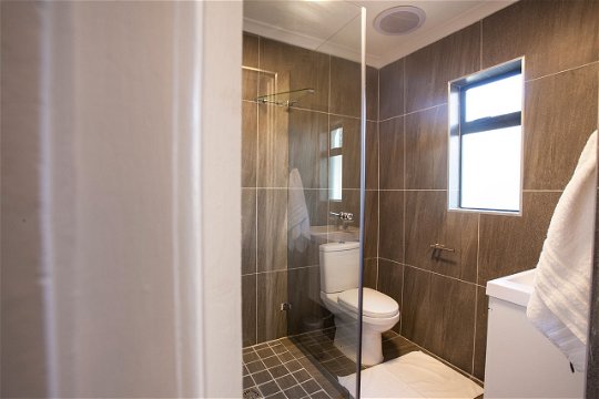 Modern bathroom in Cottage 2 'Gabriel'