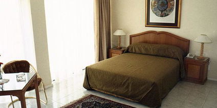 Standard Queen Room