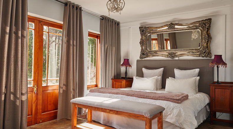 linwoodfarm.co.za-clarens-accommodation-linwwod-guest-farm-Roos-Huis-room-one-white