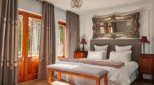 linwoodfarm.co.za-clarens-accommodation-linwwod-guest-farm-Roos-Huis-room-one-white linwoodfarm.co.za-clarens-accommodation-linwwod-guest-farm-Roos-Huis-room-one-white