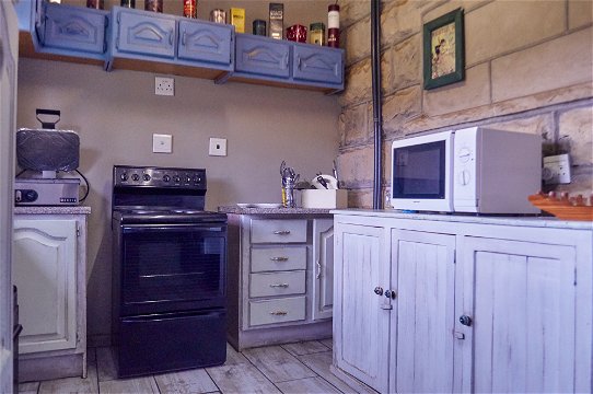 linwoodfarm.co.za-clarens-accommodation-linwwod-guest-farm-kitchen