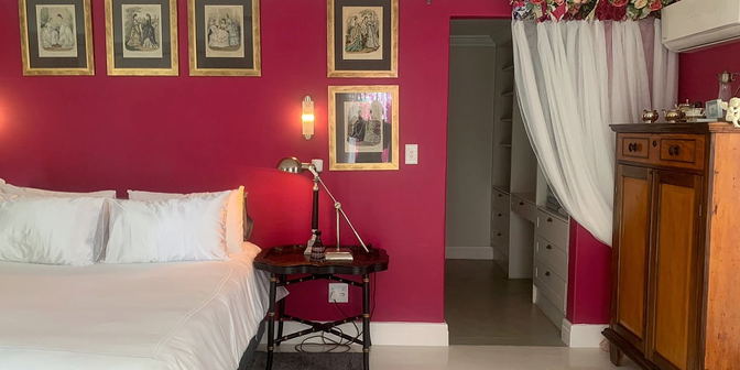 "Camilla" Queen Room with Garden View