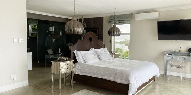 "Isabelle" Deluxe King Suite