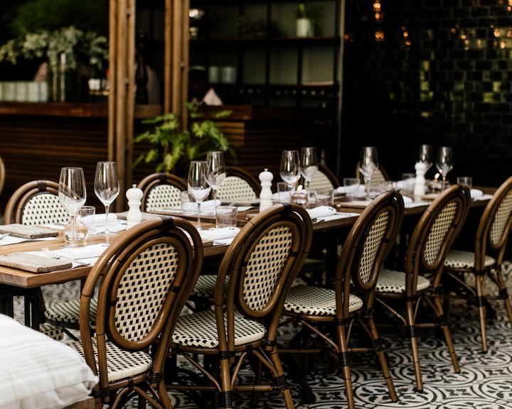 De Zeven's Curated "Dining Out" List