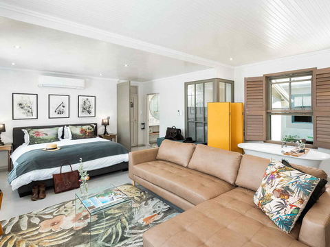 Room 4 - Superior Suite
