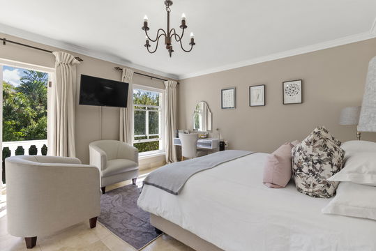 Superior Luxury Suite Bedroom Fynbos