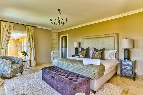 Superior De Luxe Suite Blackwood Bedroom