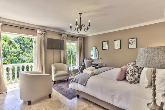 Superior Luxury Suite Bedroom Fynbos