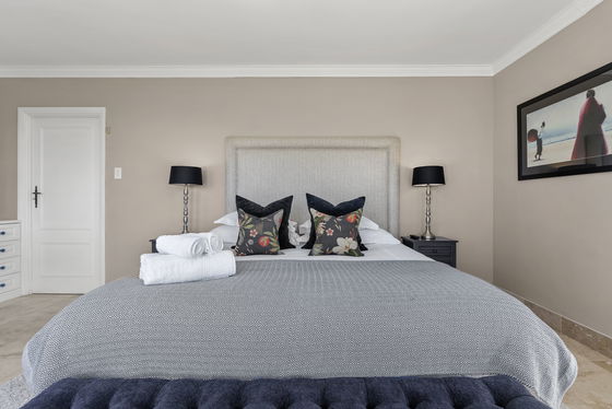 Superior De Luxe Suite Blackwood Bedroom