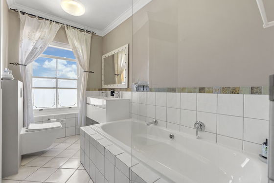 Devonport House Superior De Luxe Suite  Bathroom