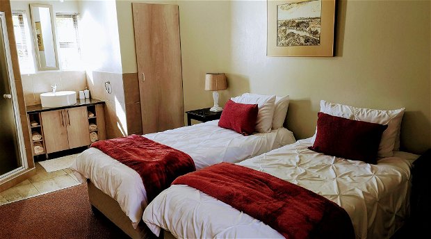 Strelitzia - Twin bed setup Strelitzia - Twin bed setup