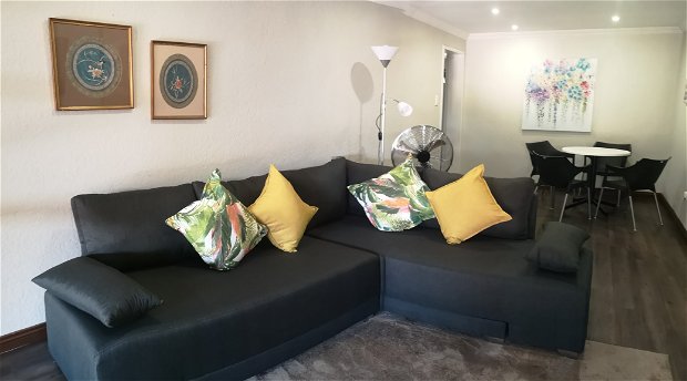 Frangipani - Lounge area with sleeper couch