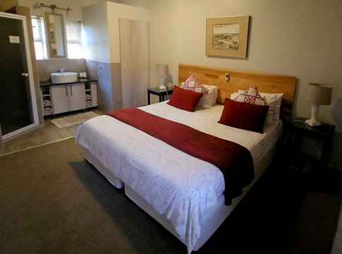 Strelitzia room - King bed