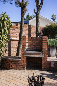 Outdoor braai area beside the pool at Bon A Vie, Gonubie, East London
