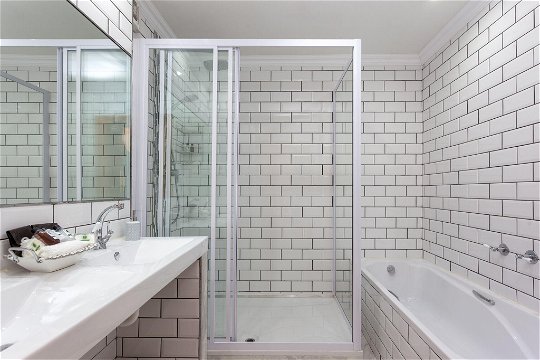 All bathrooms with double basin, separate shower & bath & wc