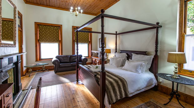 Evergreen Manor & Spa Premier Room with extra length king size bed