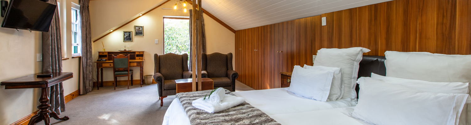 Evergreen Manor & Spa spacious Premier Room with balcony and garden entrance
