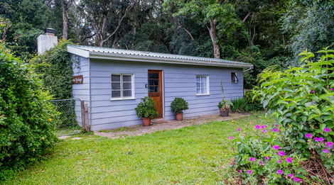 Bush Pig Cottage self-catering cottage accommodation, Natures Way Farm Stay, The Crags