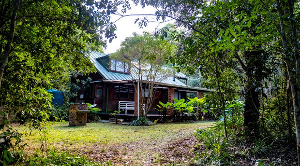 A 6-sleeper forest house for the perfect family holiday near Nature's Valley, Plettenberg Bay, South Africa. 