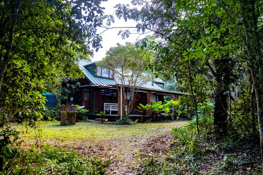 A 6-sleeper forest house for the perfect family holiday near Nature's Valley, Plettenberg Bay, South Africa. 